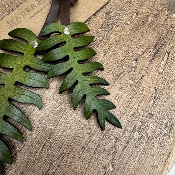 Leather Purse Charm Fern Leaf Bag Charm Genuine Leather Purse Keychain NEW - Picture 6 of 7